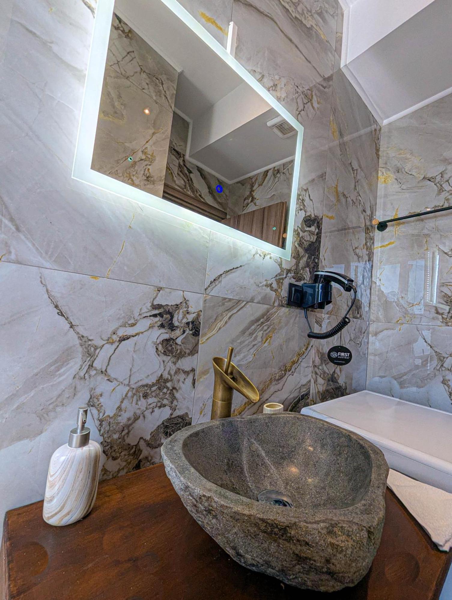 Ionian Pearl Apartments And Suites Corfu  Εξωτερικό φωτογραφία
